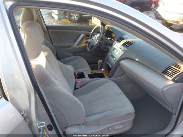 Toyota Camry Xle Image 13