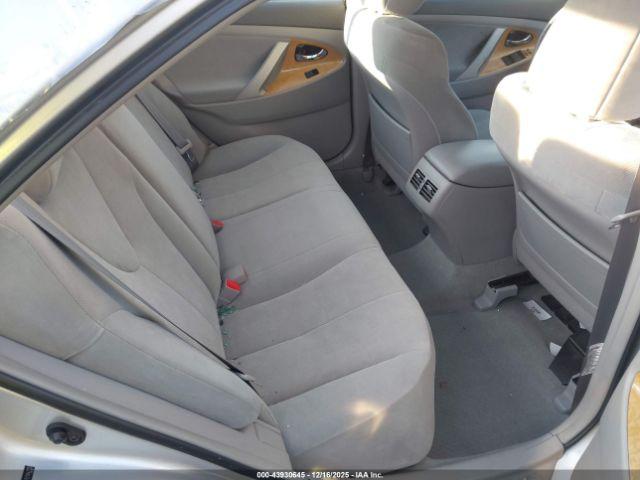 Toyota Camry Xle Image 9