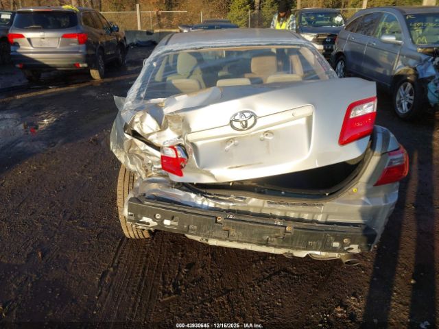 Toyota Camry Xle Image 12