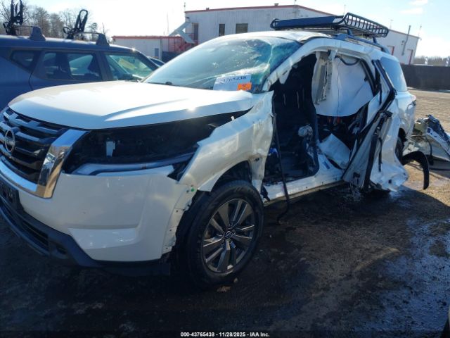 Nissan Pathfinder Sv 2wd Image 2