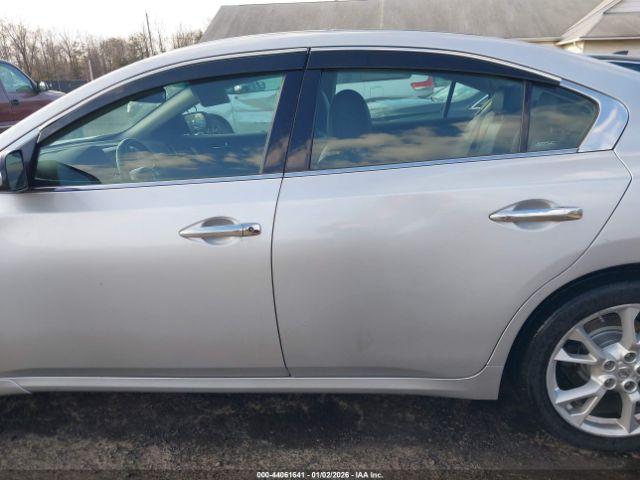 Nissan Maxima 3.5 Sv Image 12