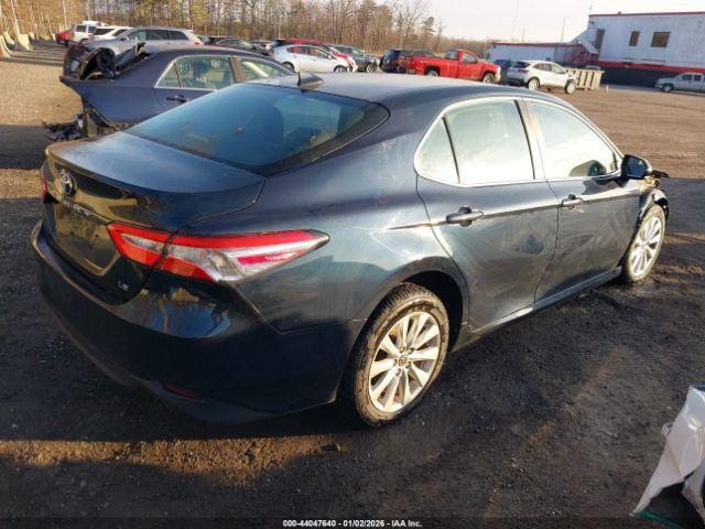 Toyota Camry Le Image 14