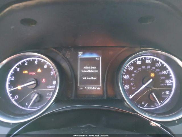 Toyota Camry Le Image 8