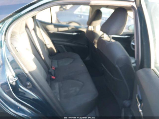 Toyota Camry Le Image 6