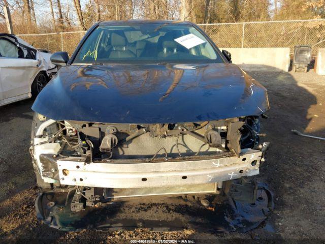 Toyota Camry Le Image 10