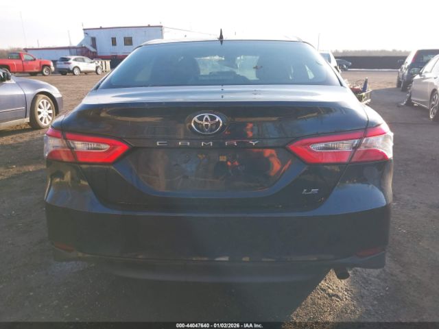 Toyota Camry Le Image 11