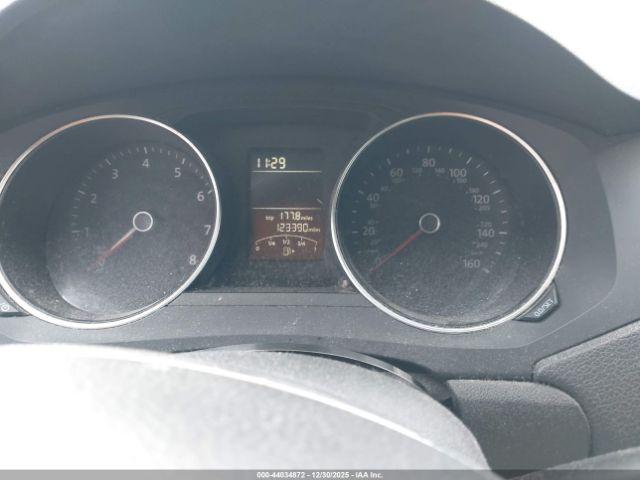 Volkswagen Jetta 1.8t Se Image 13