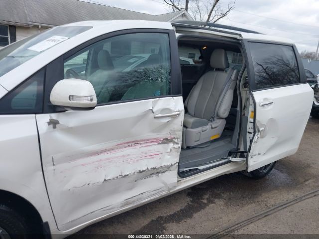 Toyota Sienna Limited 7 Passenger Image 5