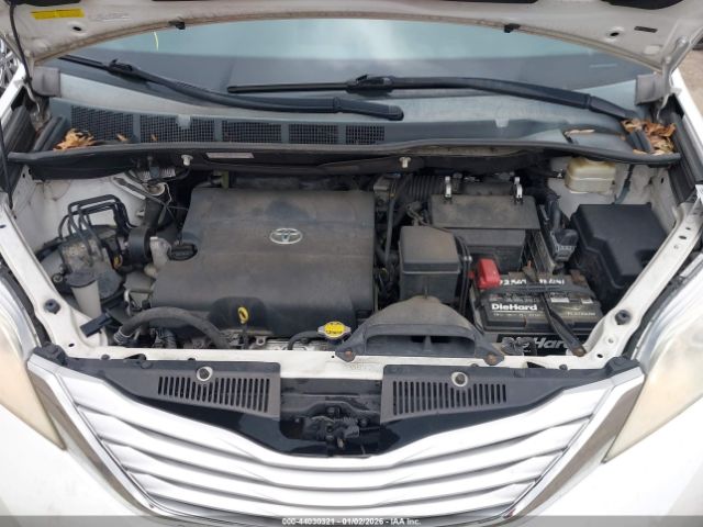 Toyota Sienna Limited 7 Passenger Image 11