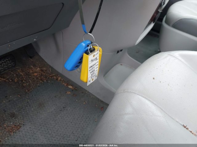 Toyota Sienna Limited 7 Passenger Image 6