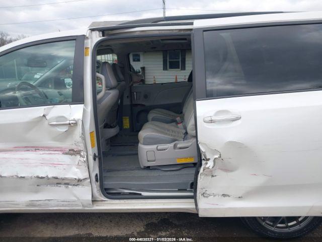 Toyota Sienna Limited 7 Passenger Image 10