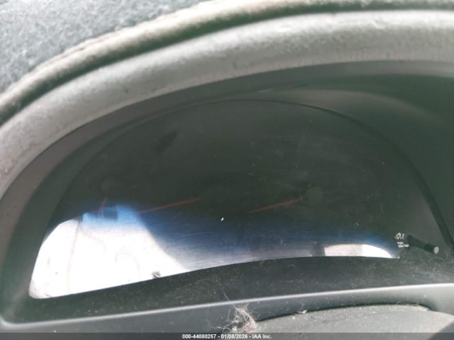 Toyota Camry Le Image 8