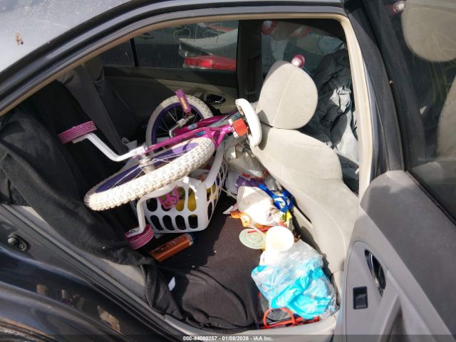 Toyota Camry Le Image 4