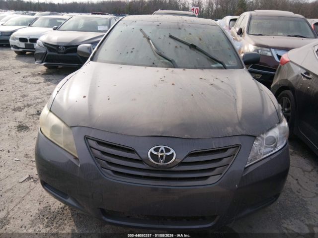 Toyota Camry Le Image 3