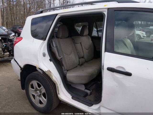 Toyota RAV4 Image 9