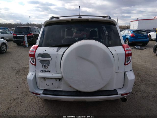 Toyota RAV4 Image 15