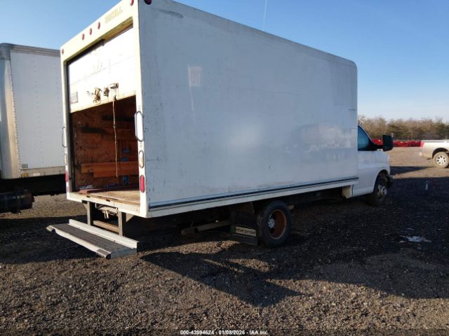 Chevrolet Express Work Van Image 4