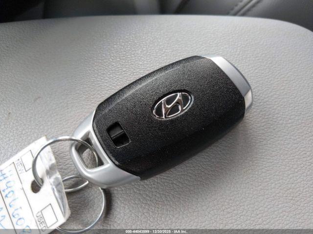 Hyundai KONA Limited Image 8