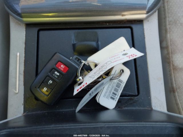 Toyota Camry Xle Image 11