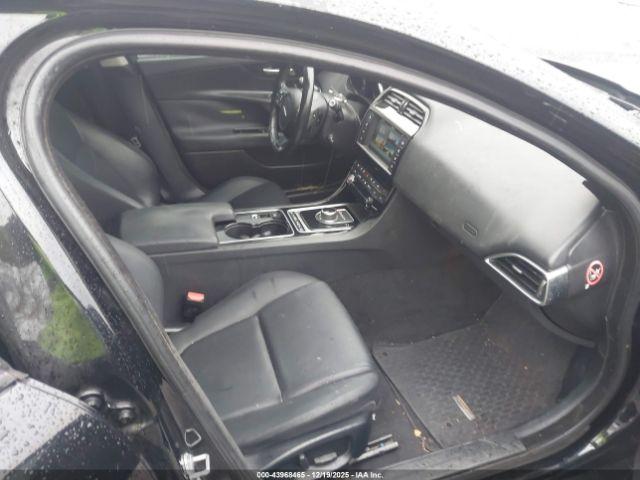 Jaguar XE 35t Premium Image 4