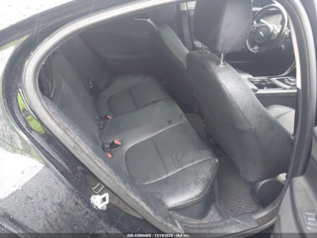 Jaguar XE 35t Premium Image 2