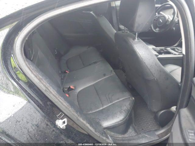 Jaguar XE 35t Premium Image 2