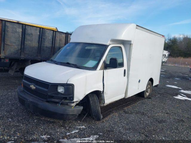 Chevrolet Express 3500 Image 4