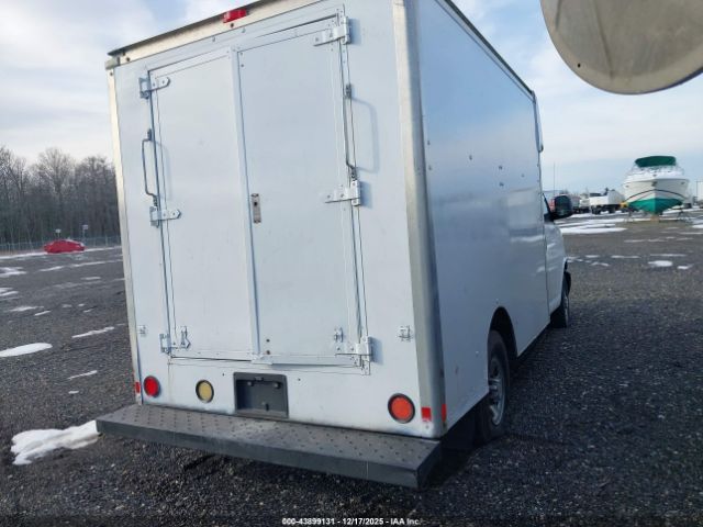 Chevrolet Express 3500 Image 7