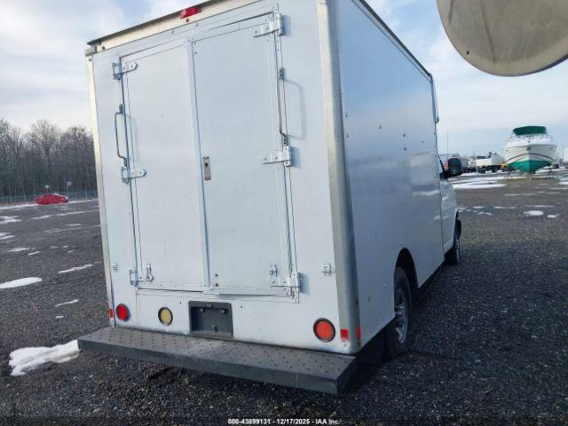 Chevrolet Express 3500 Image 7