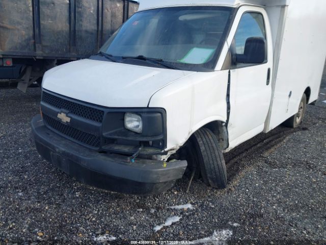 Chevrolet Express 3500 Image 10