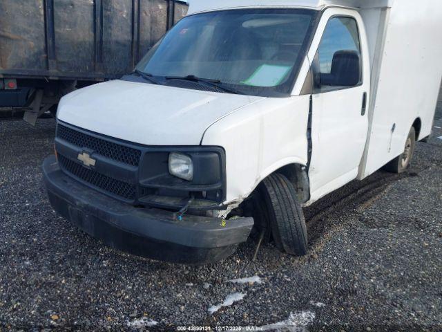 Chevrolet Express 3500 Image 10