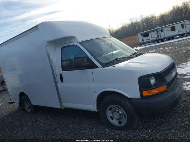 Chevrolet Express 3500 Image 11