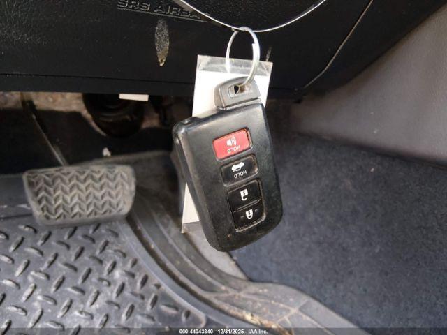 Toyota Camry Se Image 8