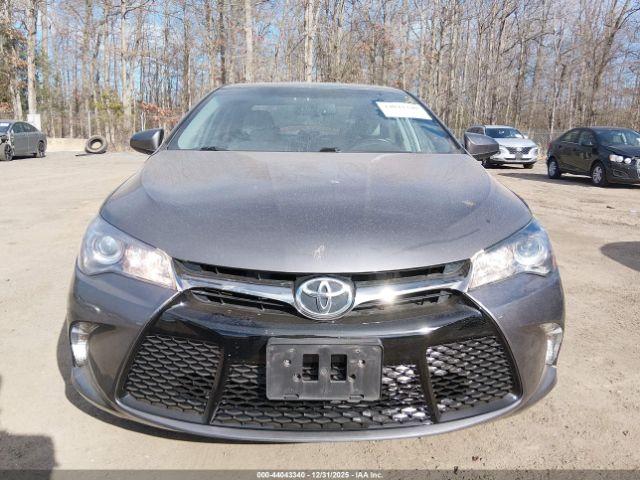 Toyota Camry Se Image 12