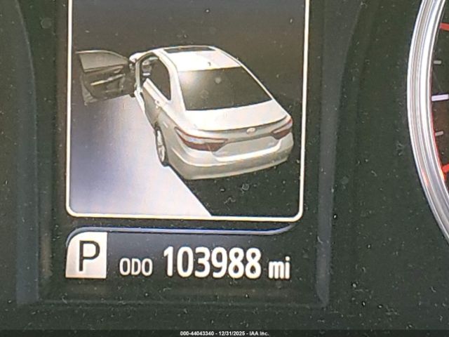 Toyota Camry Se Image 13