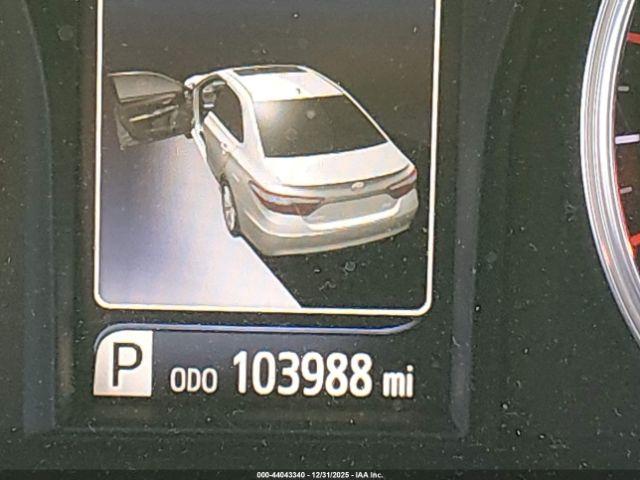 Toyota Camry Se Image 13