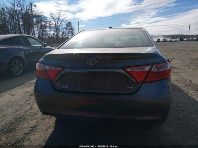 Toyota Camry Se Image 11