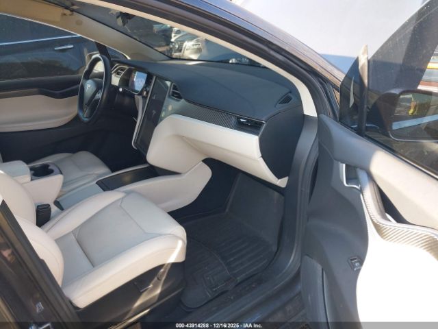 Tesla Model X Image 6