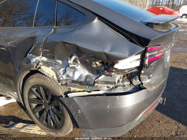 Tesla Model X Image 5