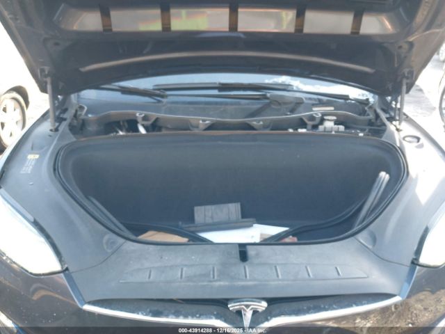Tesla Model X Image 14