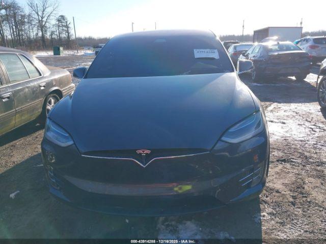 Tesla Model X Image 17