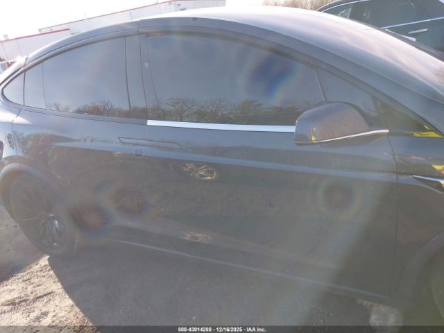 Tesla Model X Image 8