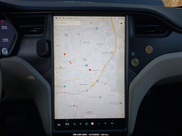 Tesla Model X Image 16