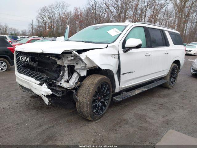 GMC Yukon 4wd Denali Image 16