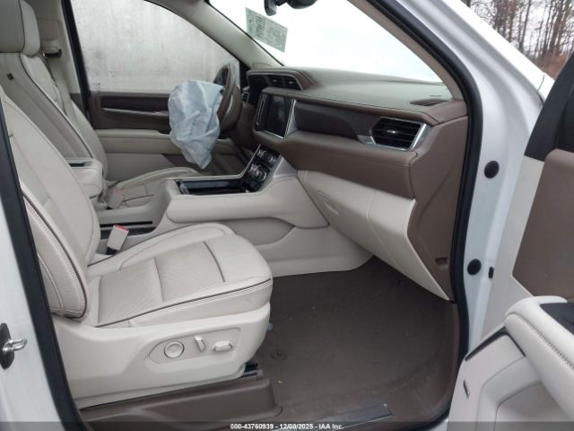 GMC Yukon 4wd Denali Image 3