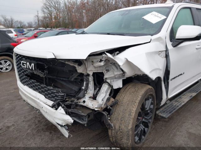 GMC Yukon 4wd Denali Image 14