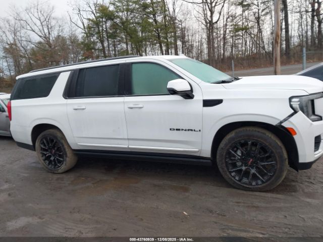 GMC Yukon 4wd Denali Image 12