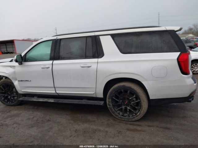 GMC Yukon 4wd Denali Image 11