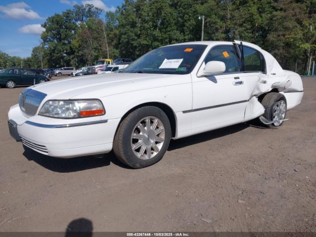 Lincoln Towncar Signature Limited Image 3