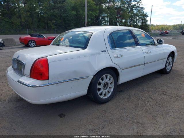 Lincoln Towncar Signature Limited Image 5